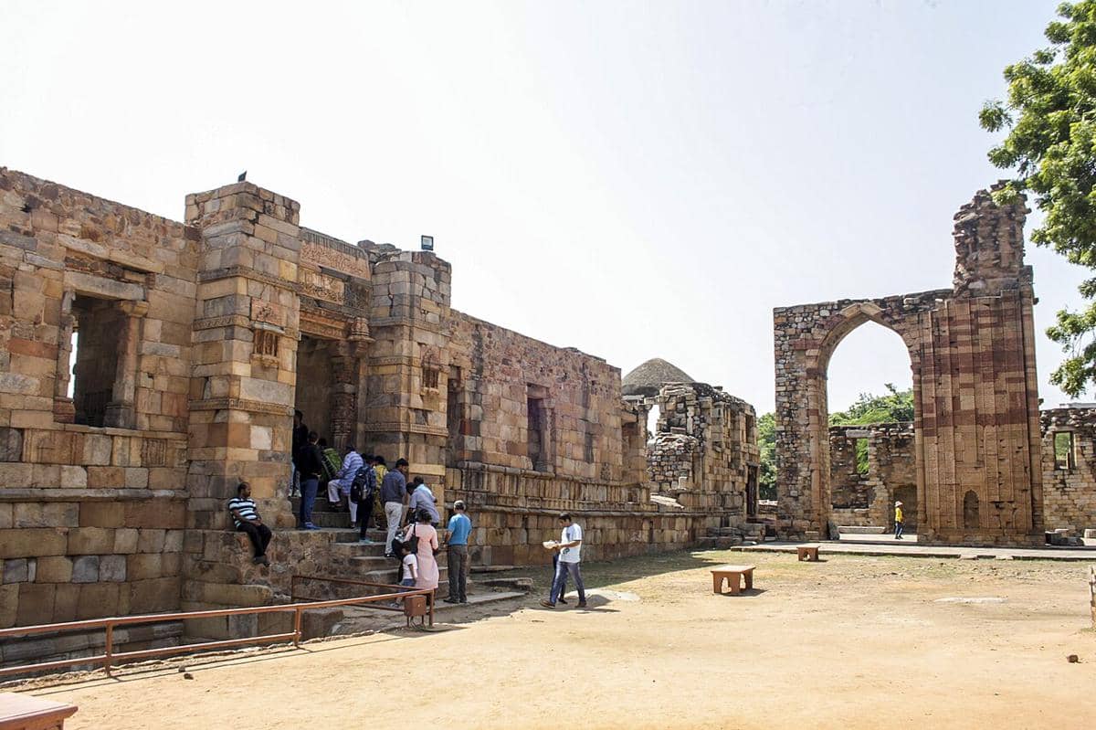 Masjid Quwwat-ul-Islam, India