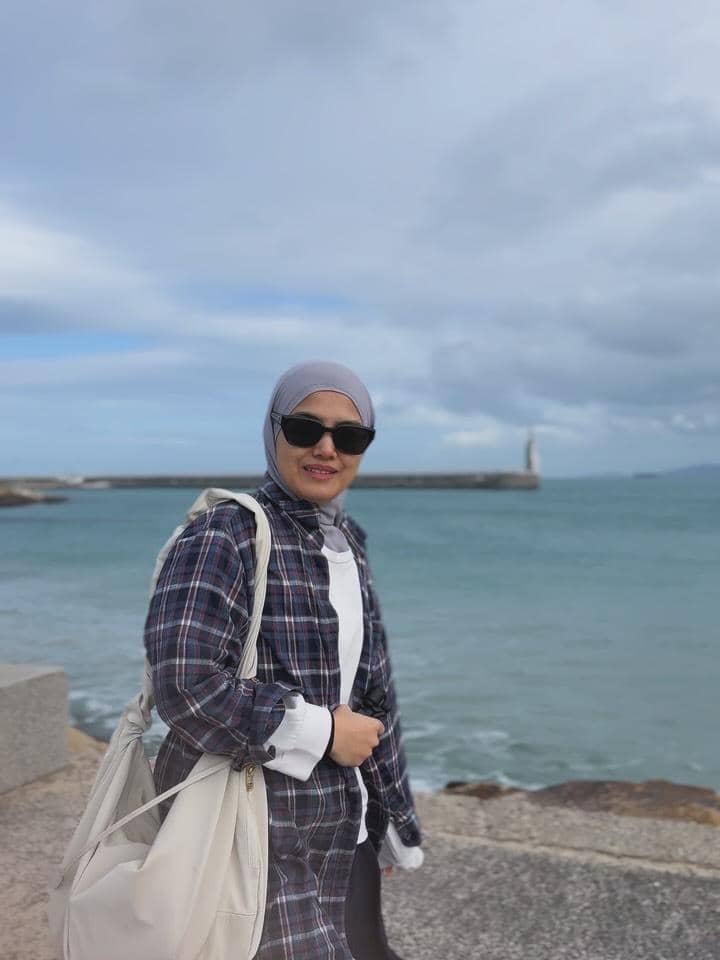 Ricky Harun dan Herfiza jalan-jalan di Kota Tarifa