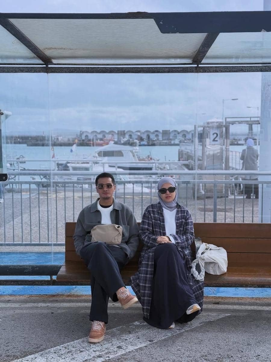 Ricky Harun dan Herfiza jalan-jalan di Kota Tarifa