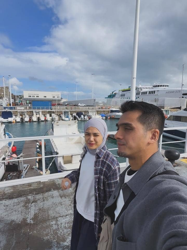 Ricky Harun dan Herfiza jalan-jalan di Kota Tarifa
