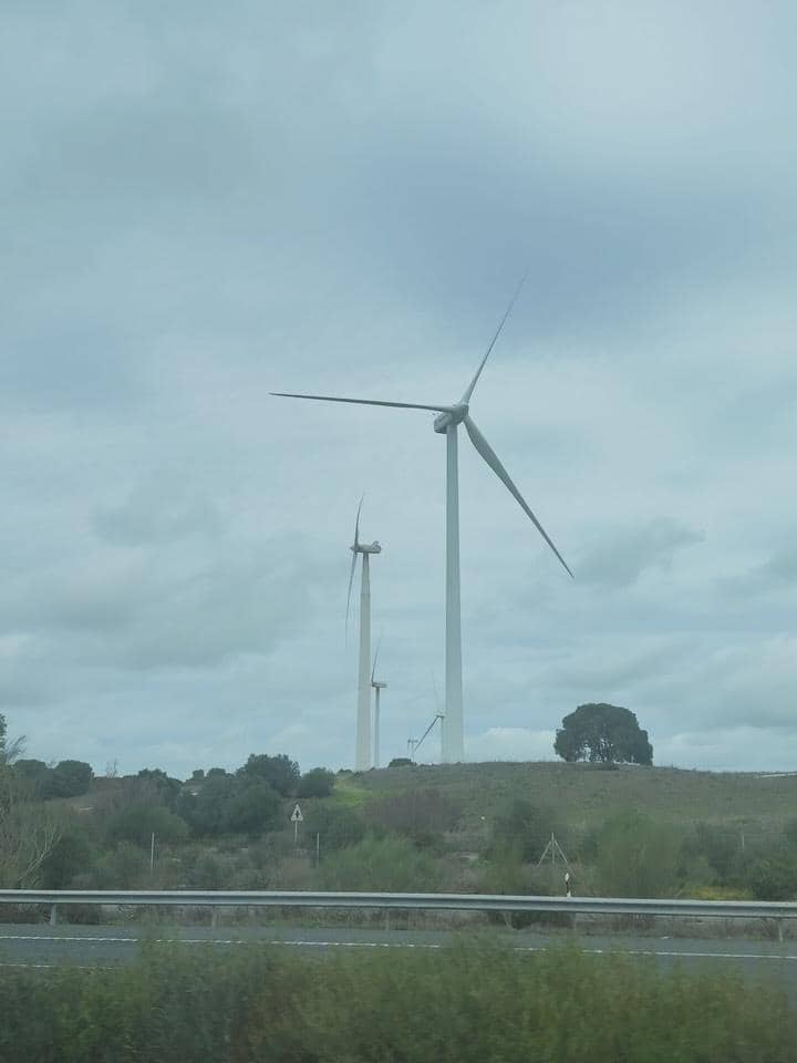 Ricky Harun dan Herfiza jalan-jalan di Kota Tarifa
