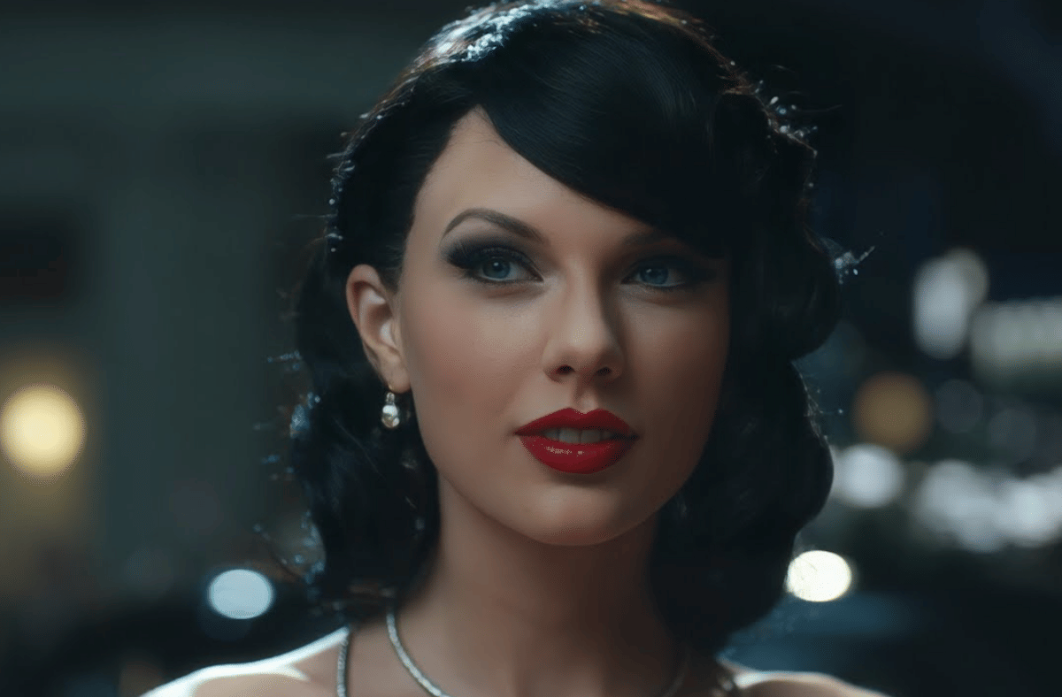 Taylor Swift dalam musik video "Wildest Dreams"