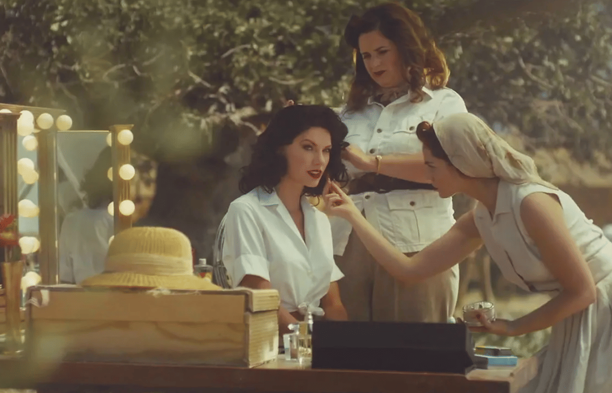 Taylor Swift dalam musik video "Wildest Dreams"