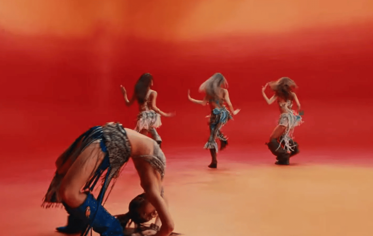 no na dalam musik video "work" 