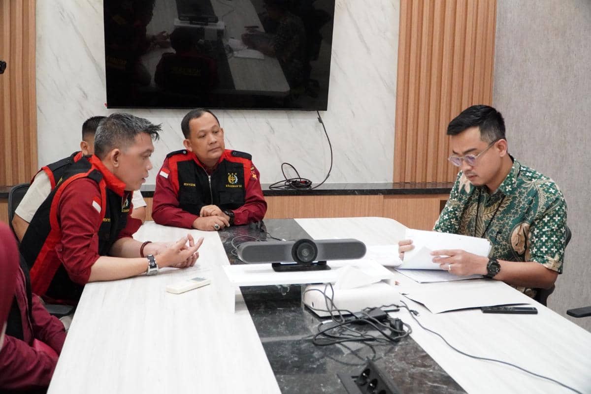 Penggeledahan rumah tersangka kasus korupsi distribusi semen Baturaja