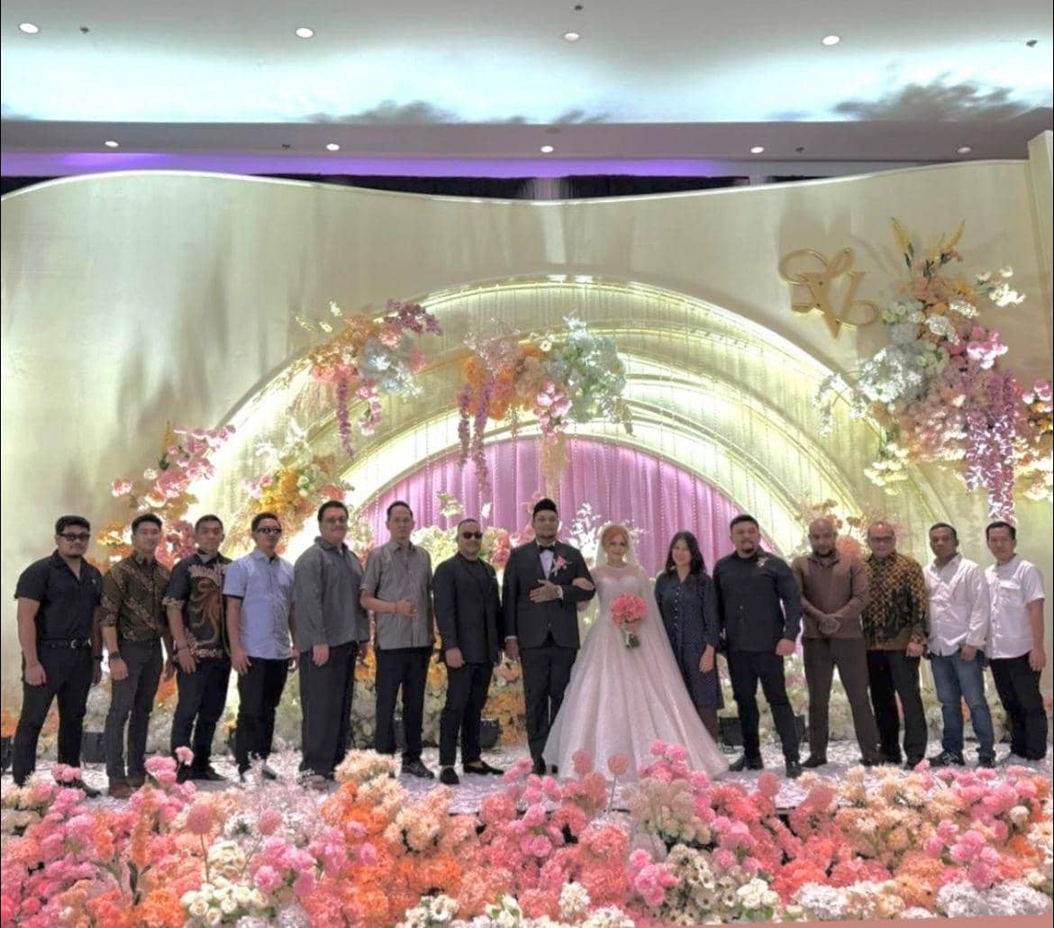 Gaya Busana dan Makeup Nikah Lindi Fitriyana, Istri Virgoun