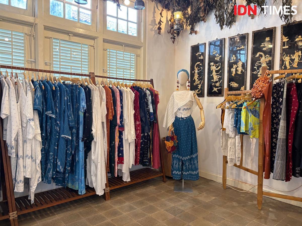 Sejauh Mata Memandang dan Garden of Mimosa Menjamu Hati di Rumah Kita