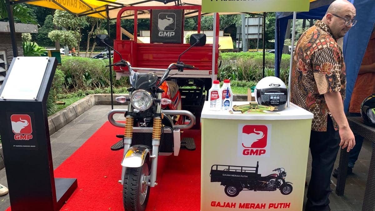 Mobil Koperasi Desa (Kopdes) Merah Putih. 