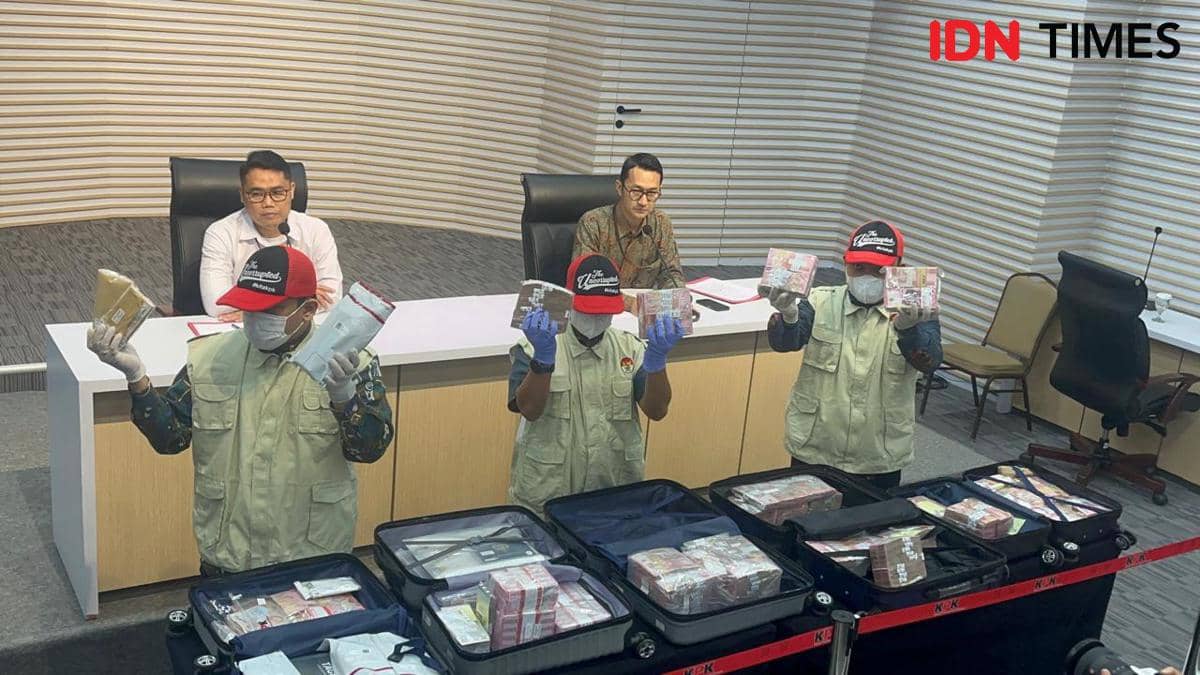 Penampakan Uang Rp5,19 M yang Ditemukan KPK saat Geledah di Ciputat