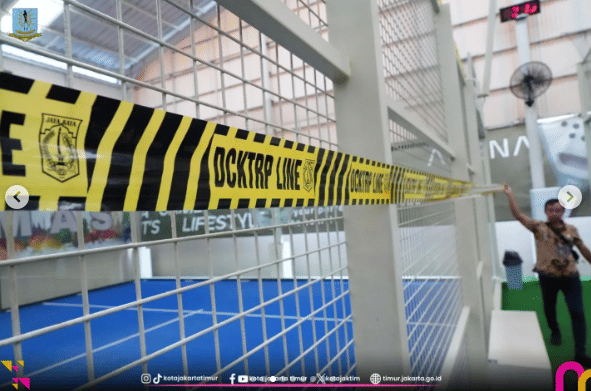 Pemkot Jaktim segel lapangan banteng.