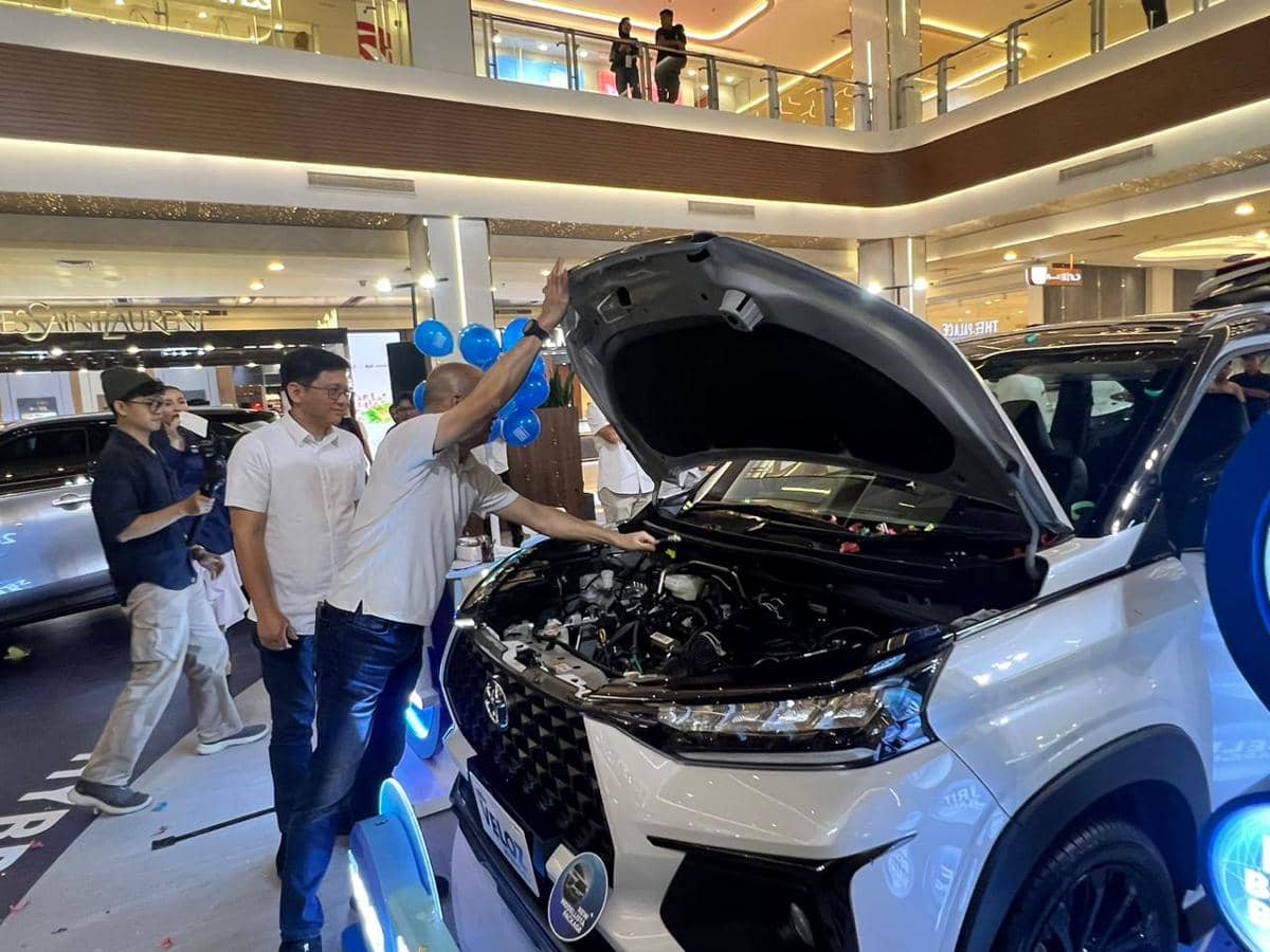 Pameran New Veloz Hybrid di pameran Palembang Indah Mall (PIM)