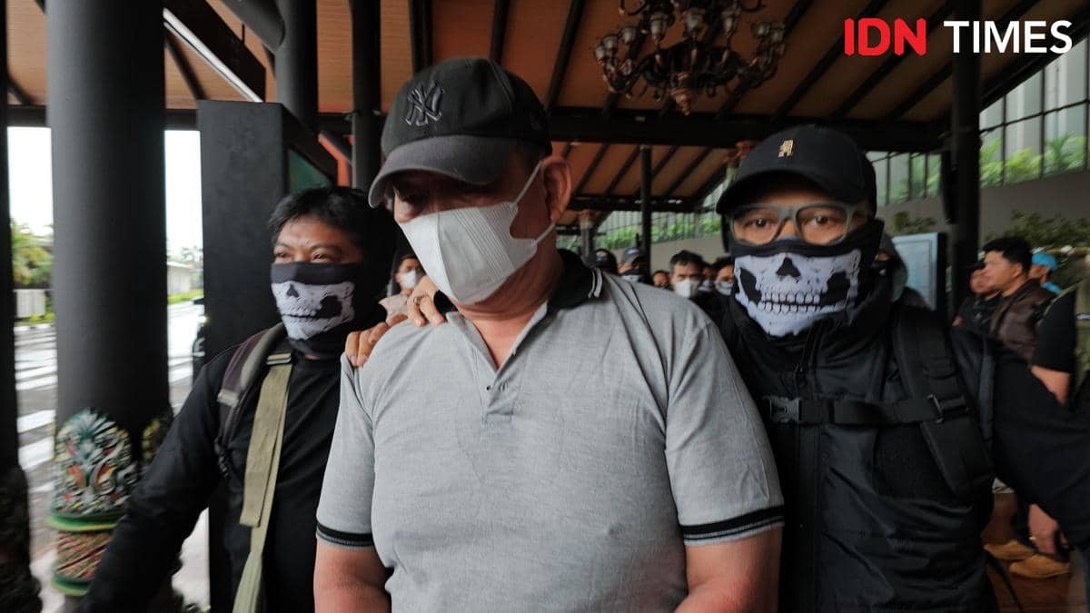 Erwin Iskandar, DPO kasus narkoba kaitan eks Kapolres Bima AKBP Didik tiba di Bandara Soetta