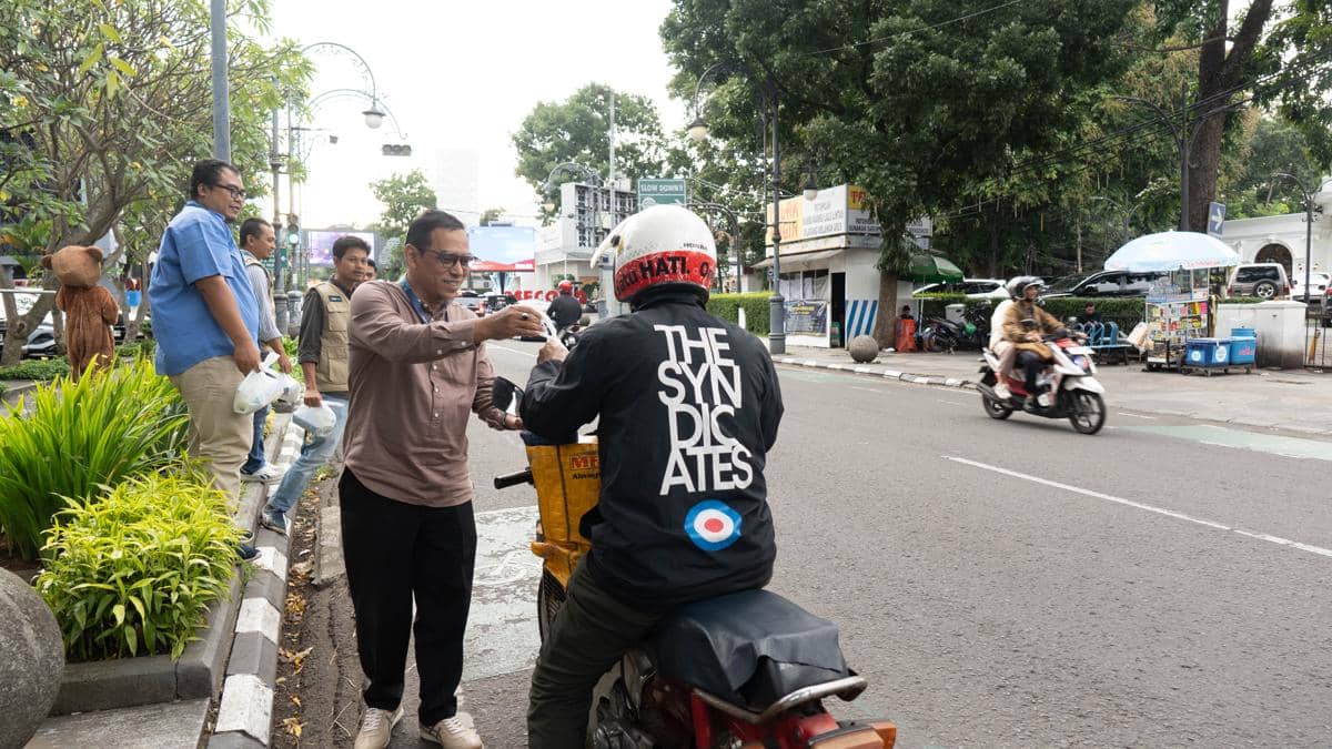 Hangatkan Ramadan, Pos Properti Indonesia Berbagi 600 Takjil