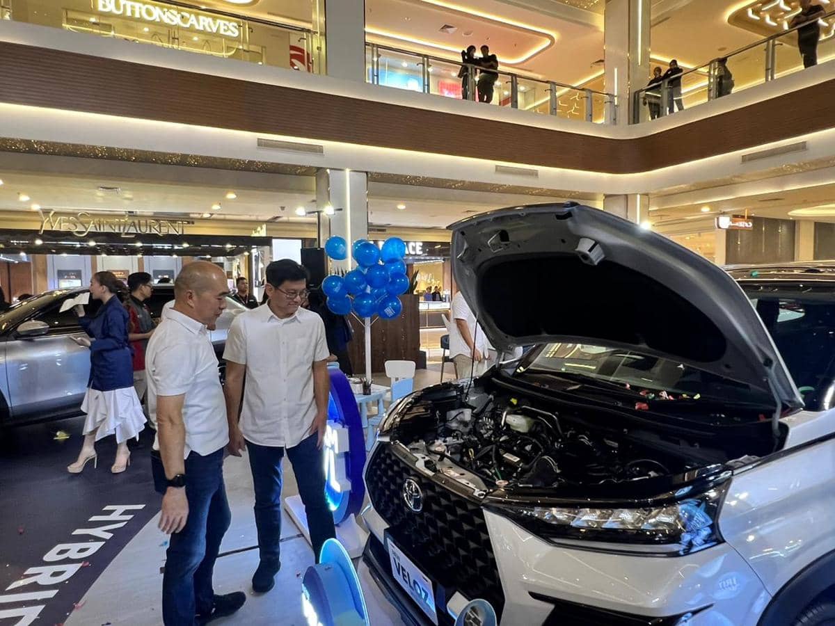 Pameran New Veloz Hybrid di pameran Palembang Indah Mall (PIM)