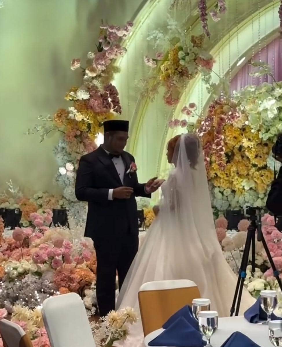 Gaya Busana dan Makeup Nikah Lindi Fitriyana, Istri Virgoun