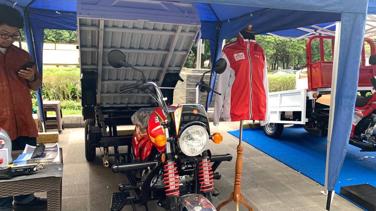 Mobil Koperasi Desa (Kopdes) Merah Putih. 