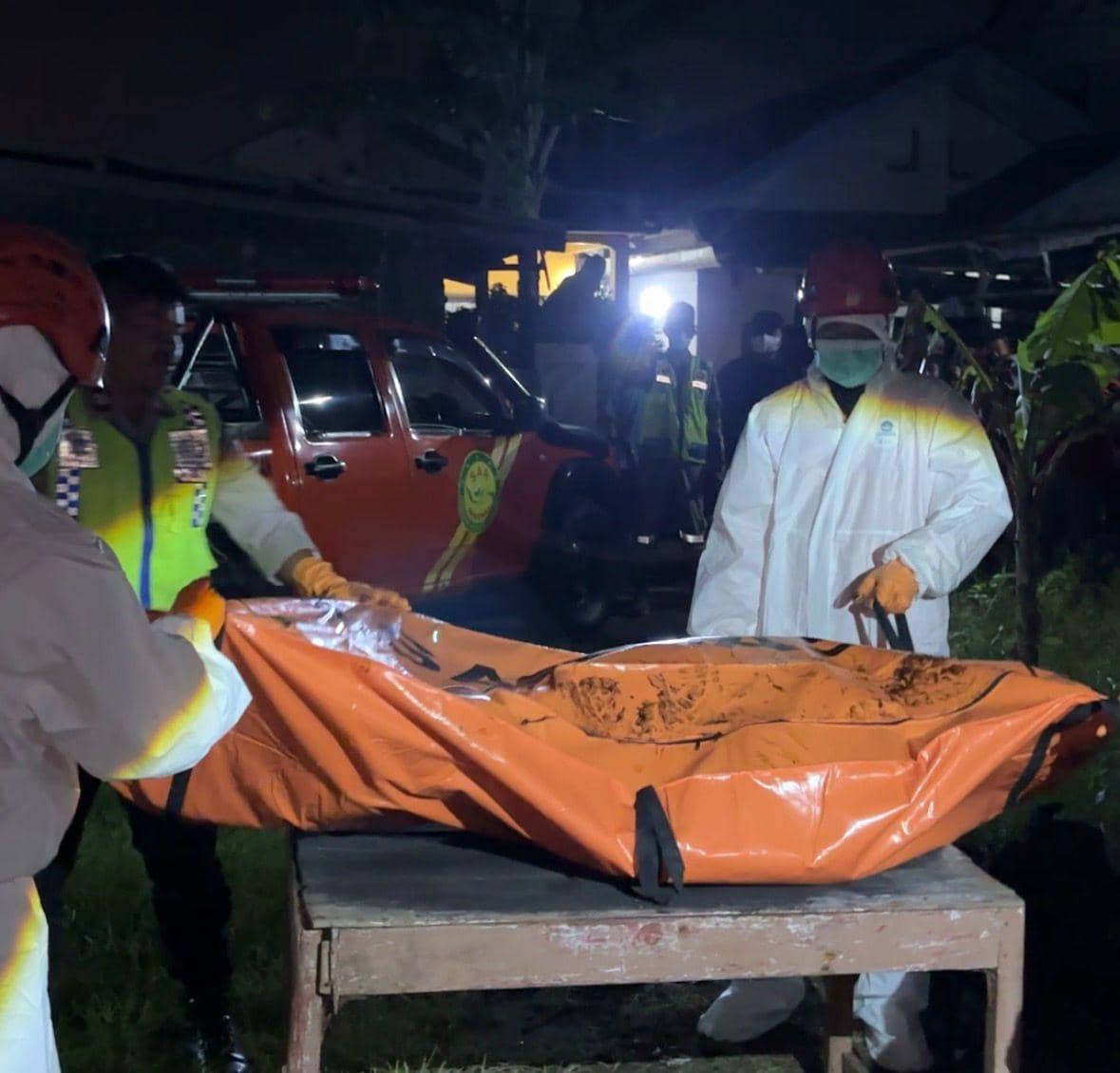 Basarnas Cilacap Bantu Evakuasi Jenazah Siti Maesaroh di Dalam Rumah