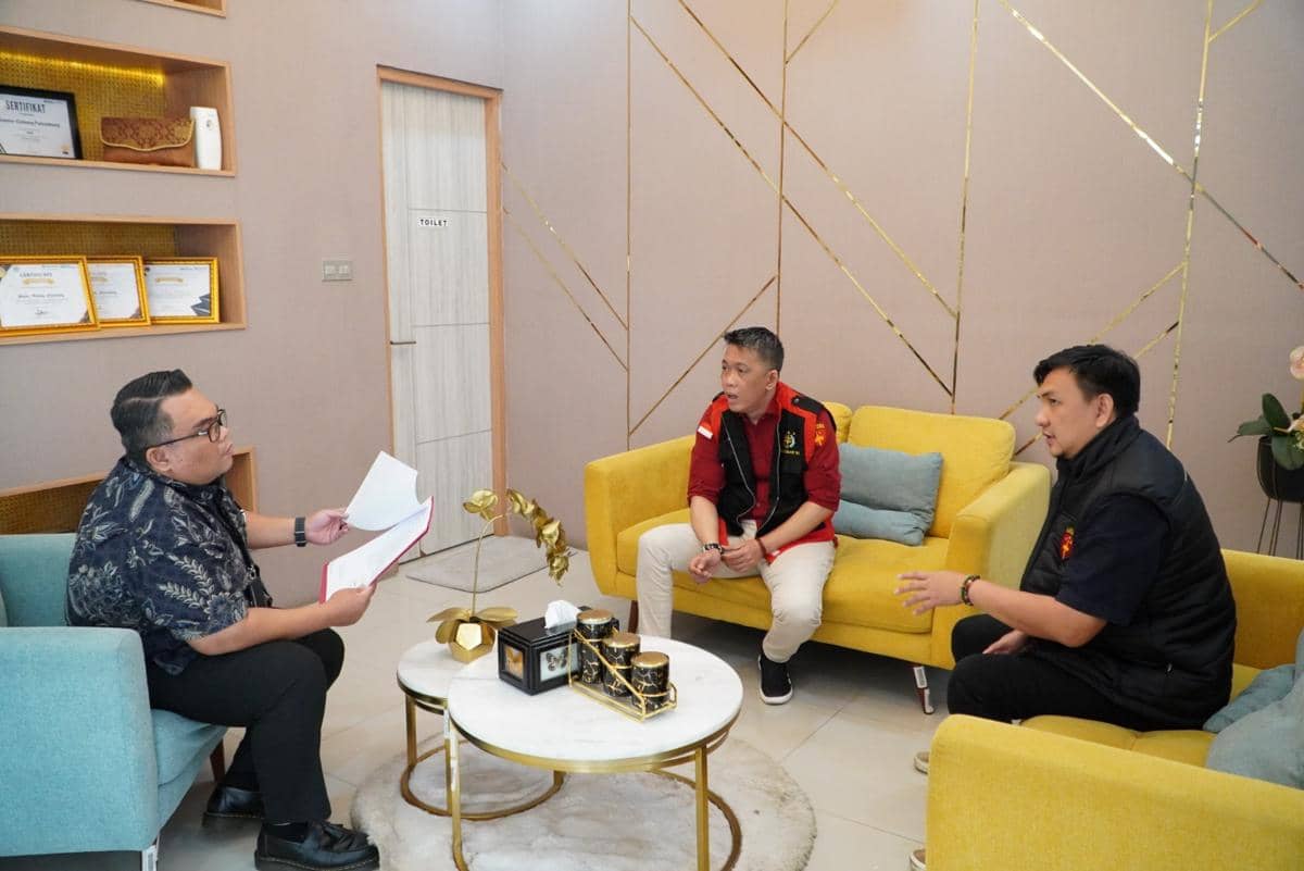 Penggeledahan rumah tersangka kasus korupsi distribusi semen Baturaja