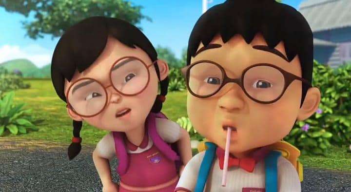 Mei Mei menegur Ehsan saat hendak minum air kelapa.