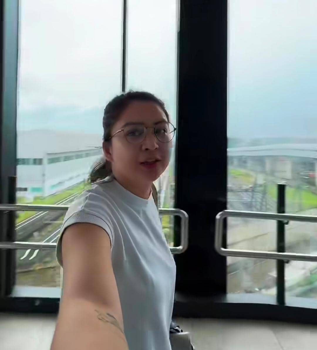 potret Putri Titian temani mama belanja di Tanah Abang