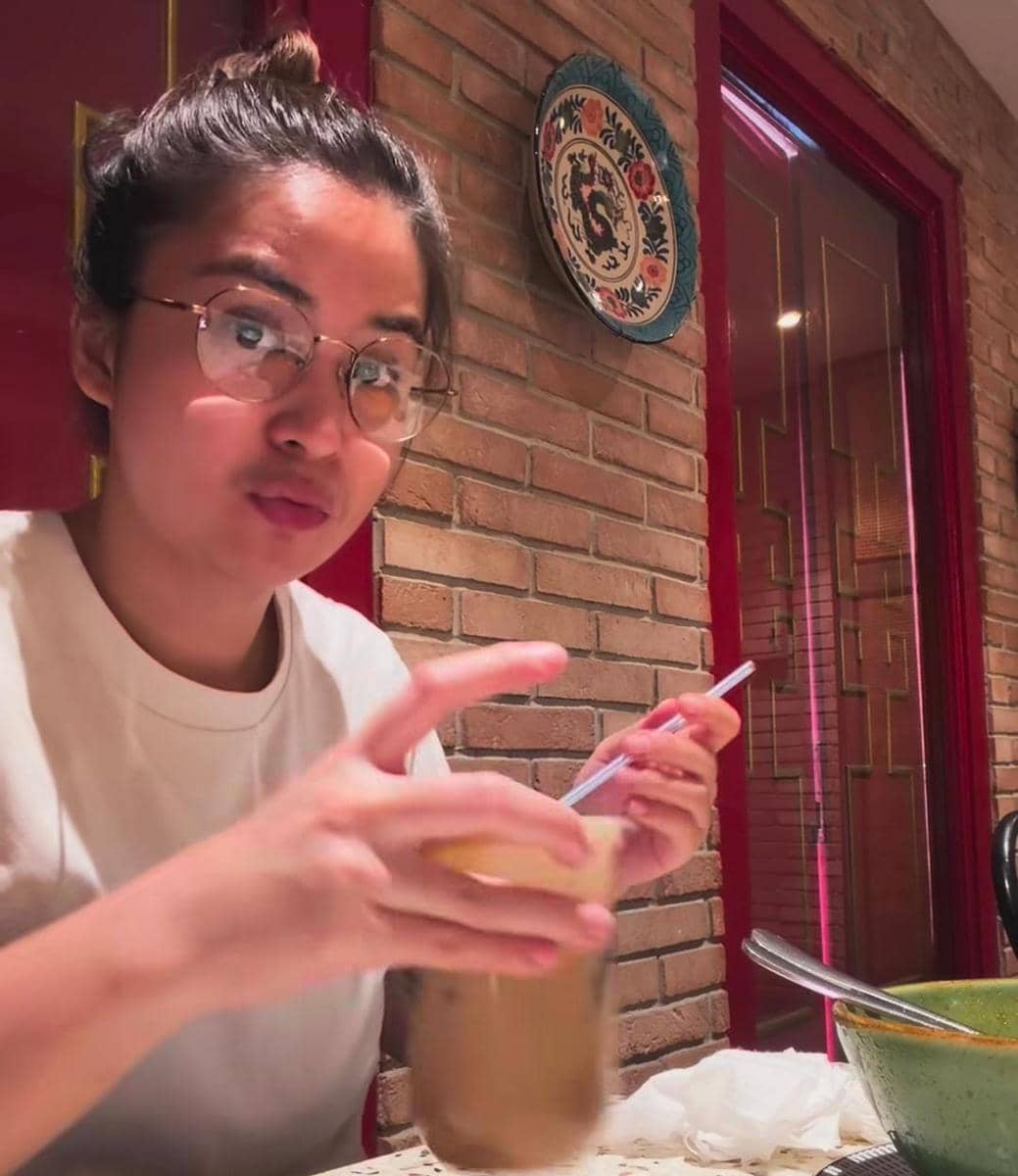 potret Putri Titian temani mama belanja di Tanah Abang