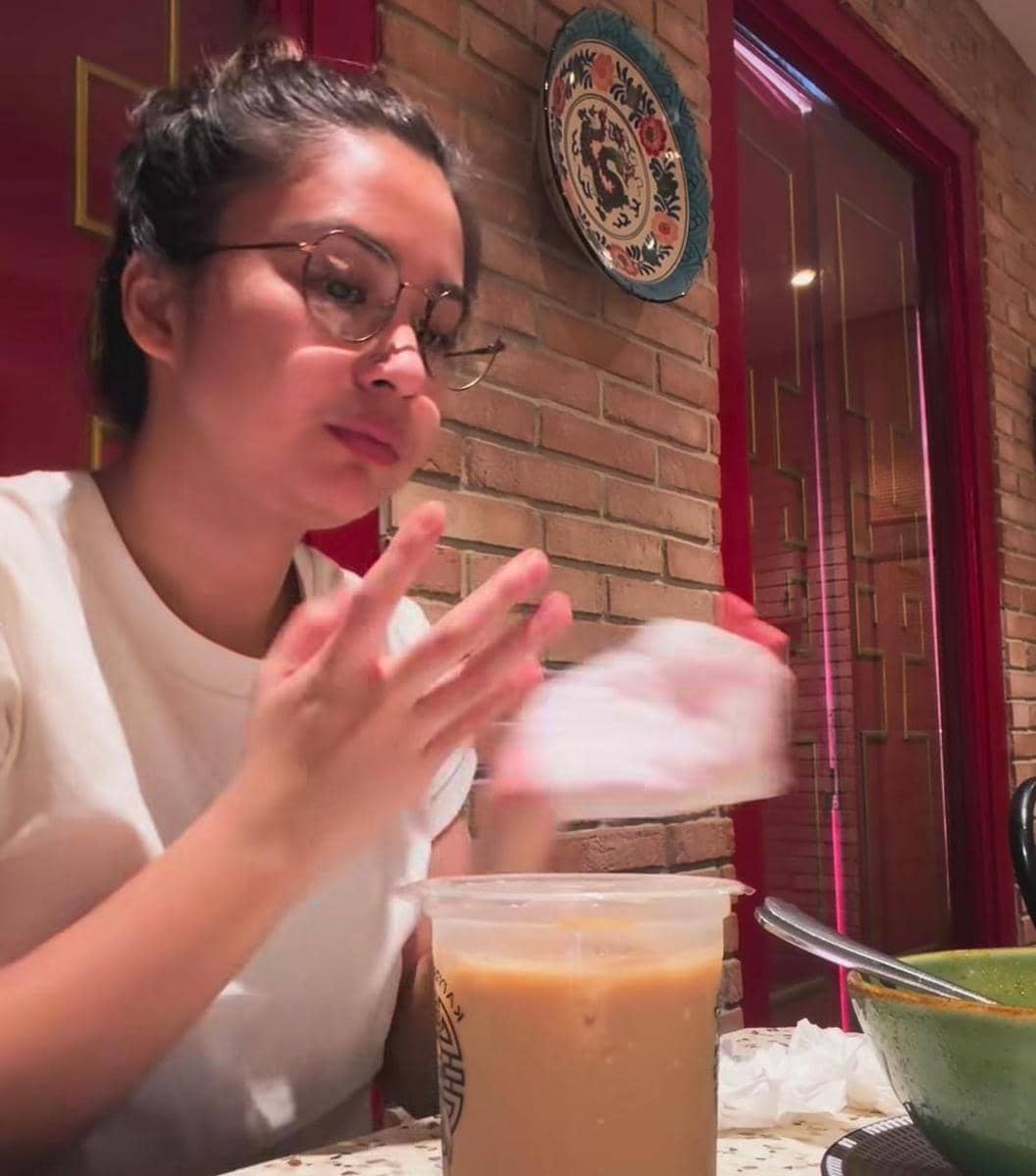 potret Putri Titian temani mama belanja di Tanah Abang