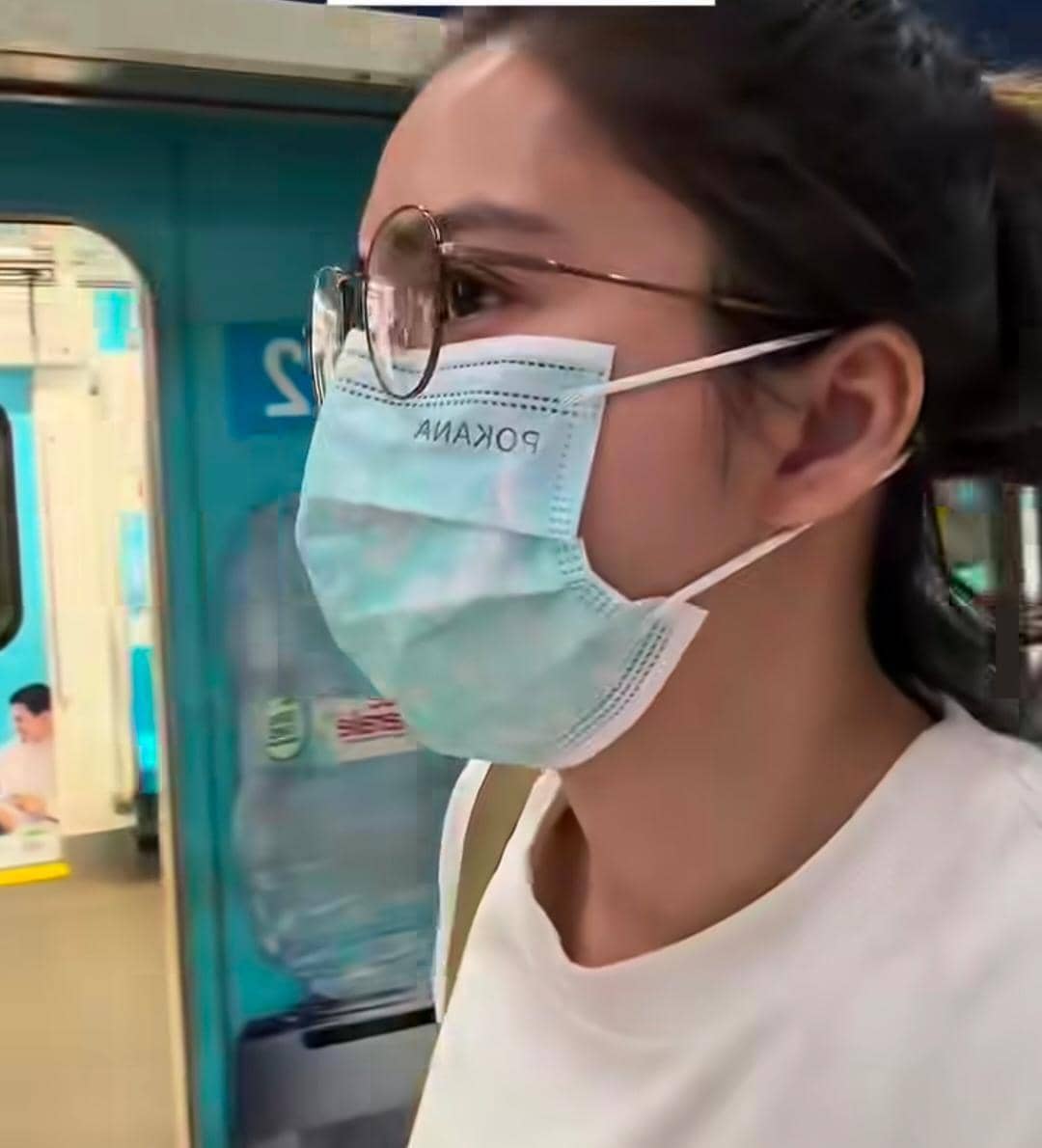 potret Putri Titian temani mama belanja di Tanah Abang