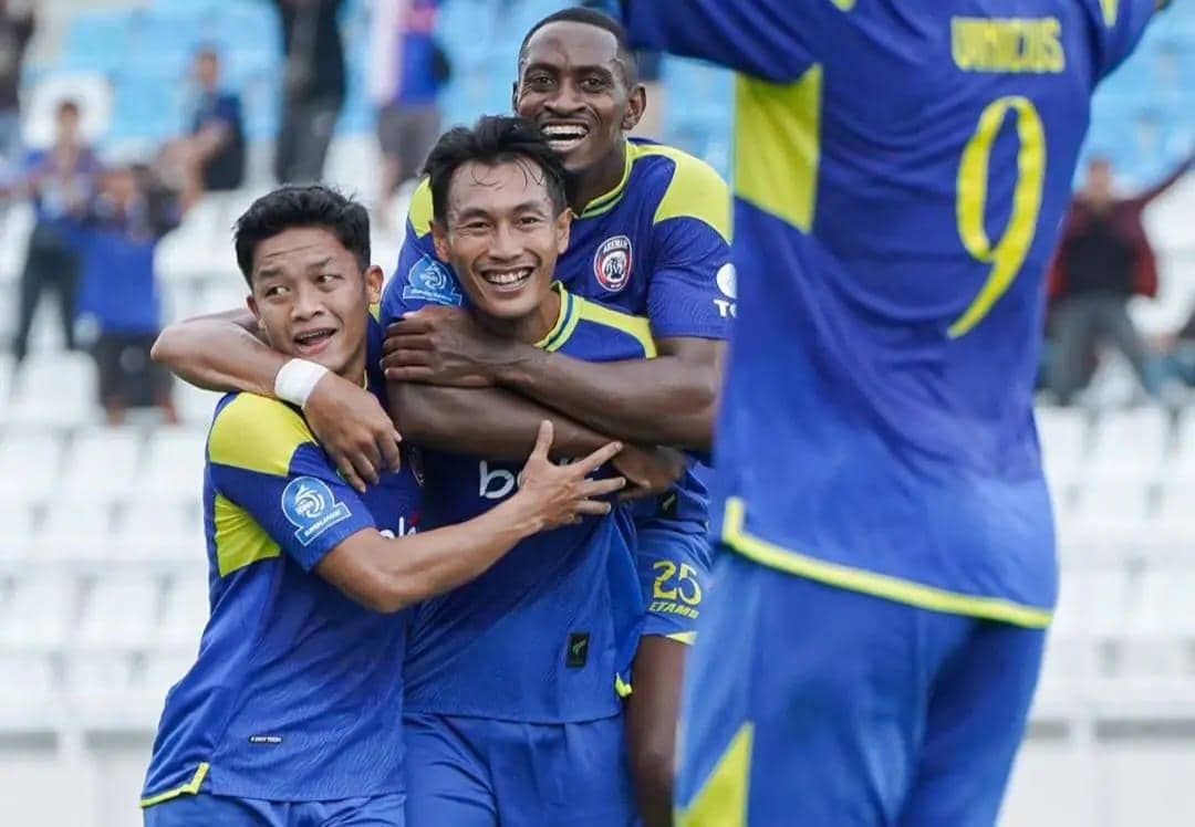 Arema FC Mulai Berpikir untuk Permanenkan Hansamu dan Rio