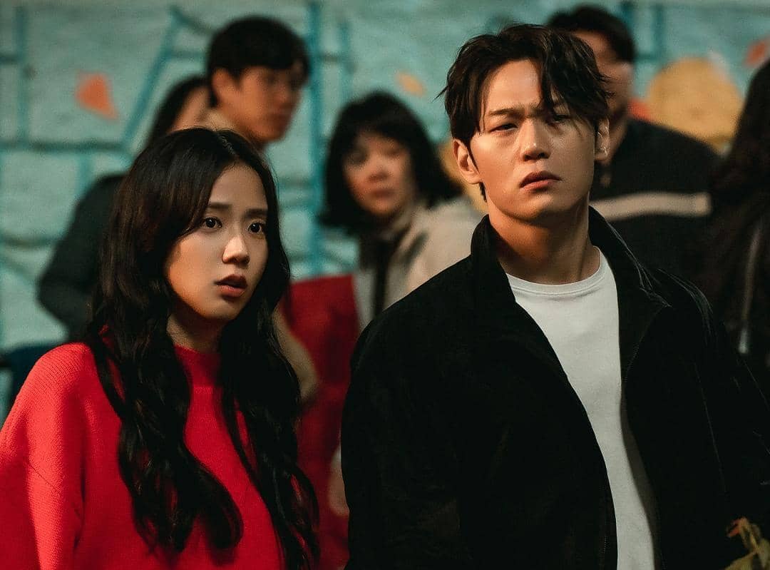 Jisoo dan Lee Hak Joo di drama Newtopia