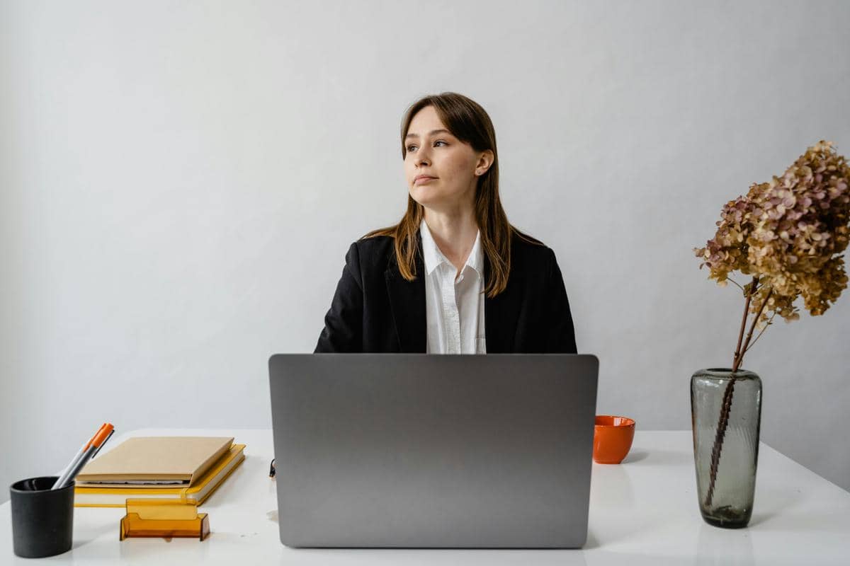 5 Alasan Jangan Buru-buru Resign meski Kantor sedang Banyak PHK