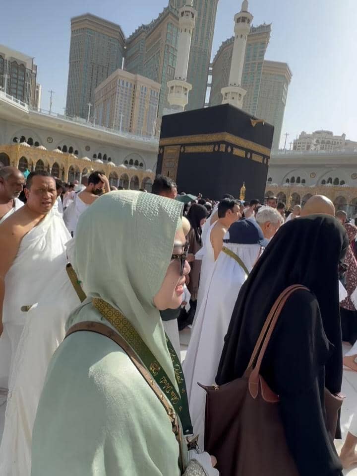 Fitri Carlina tawaf dan sai bareng suami