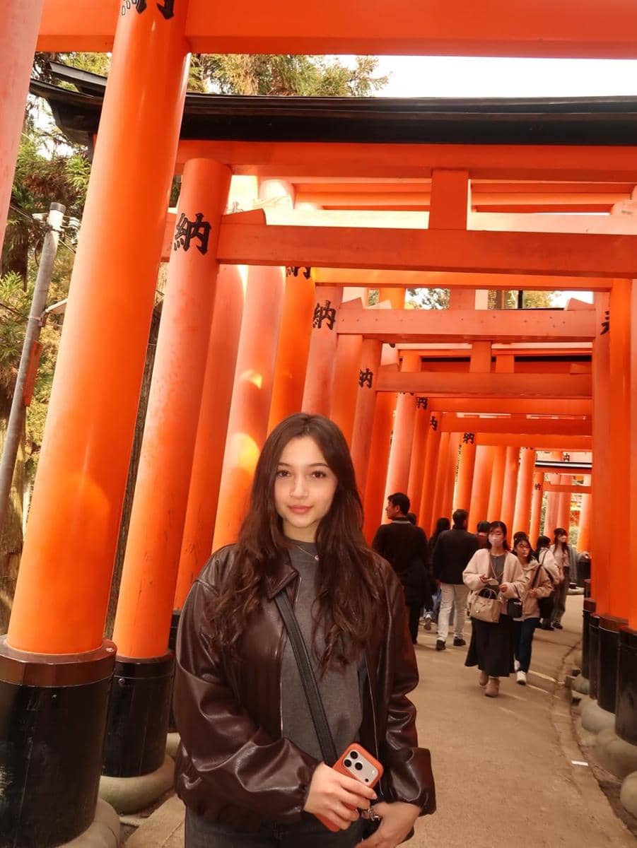 Megan Domani saat berlibur di Jepang ditemani kekasih.