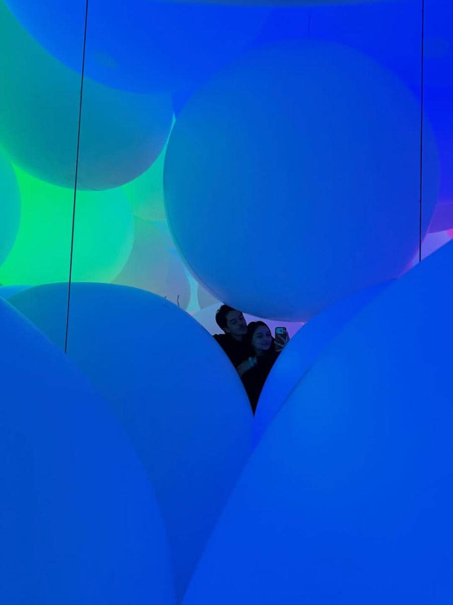 Megan Domani saat berlibur di Jepang ditemani kekasih.