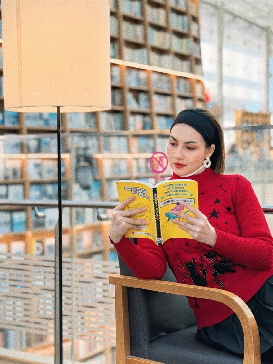 Photoshoot Alessia Cestaro di Starfield Library