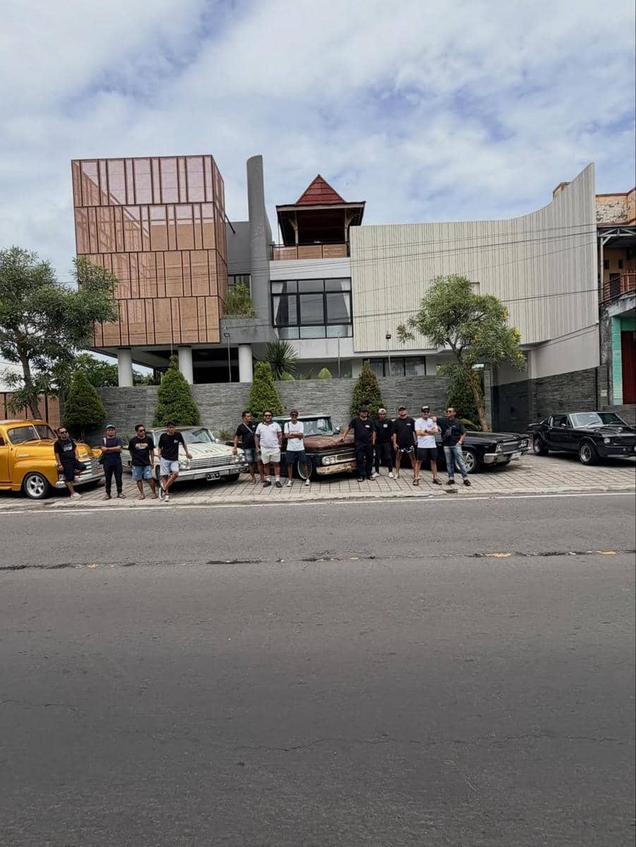 Denny Caknan touring dari Ngawi ke Bali dengan mobil tua