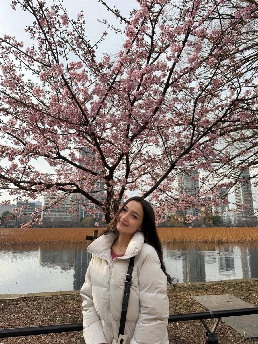 Megan Domani saat berlibur di Jepang ditemani kekasih.