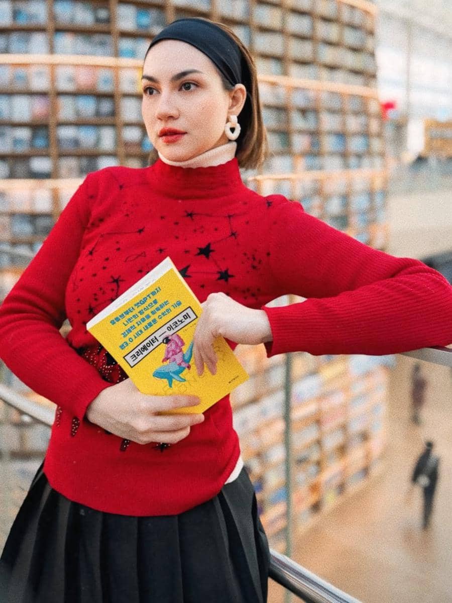 Photoshoot Alessia Cestaro di Starfield Library