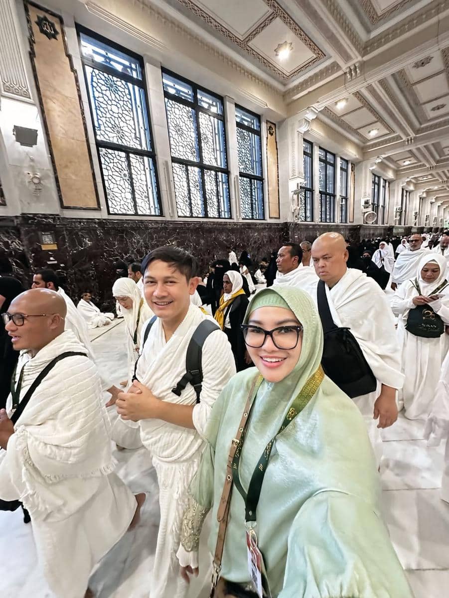 Fitri Carlina tawaf dan sai bareng suami