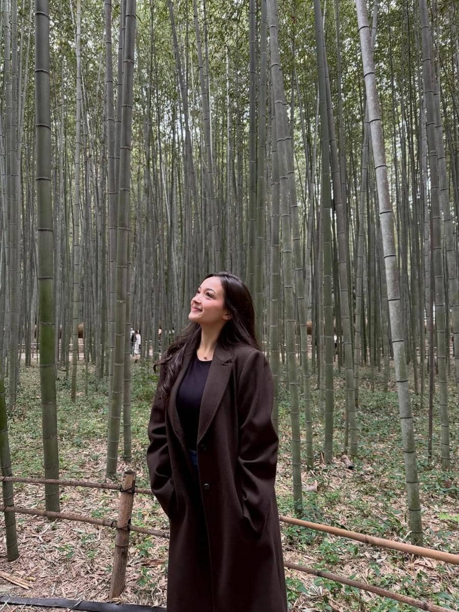 Megan Domani saat berlibur di Jepang ditemani kekasih.