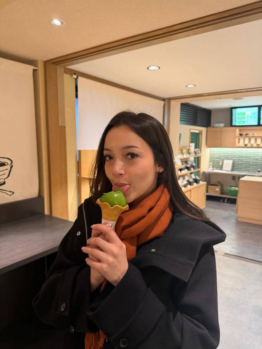 Megan Domani saat berlibur di Jepang ditemani kekasih.