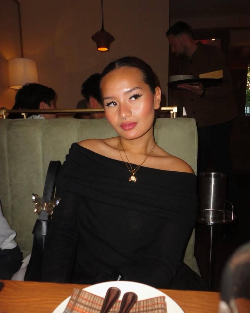 Inspirasi makeup ala Zahwa Massaid