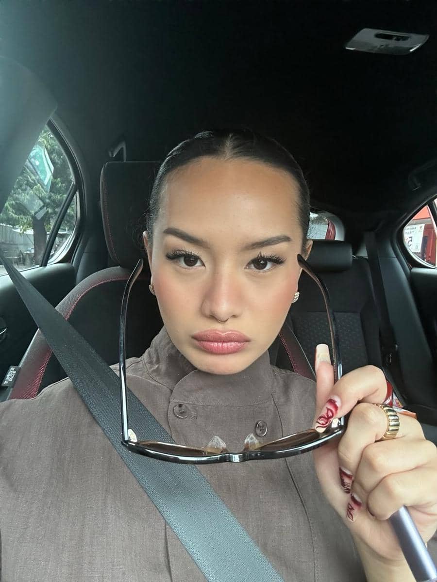 Inspirasi makeup ala Zahwa Massaid 