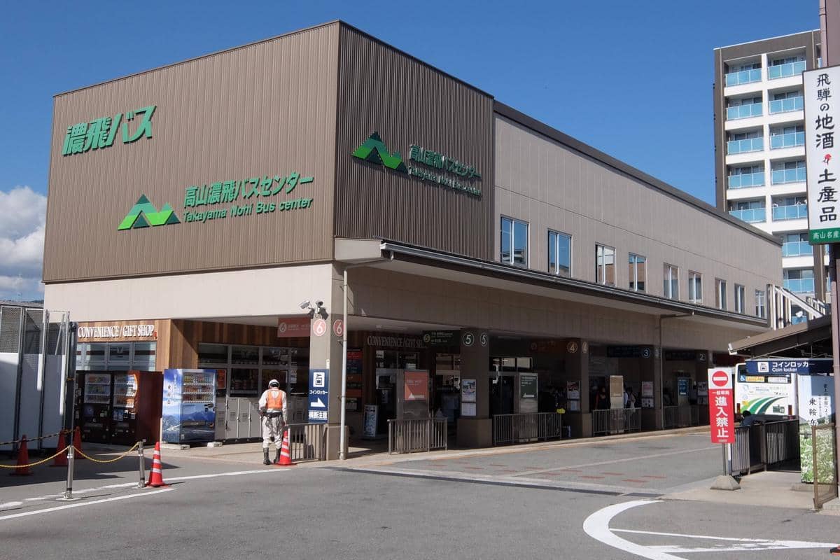 ilustrasi Takayama Nohi Bus Center 