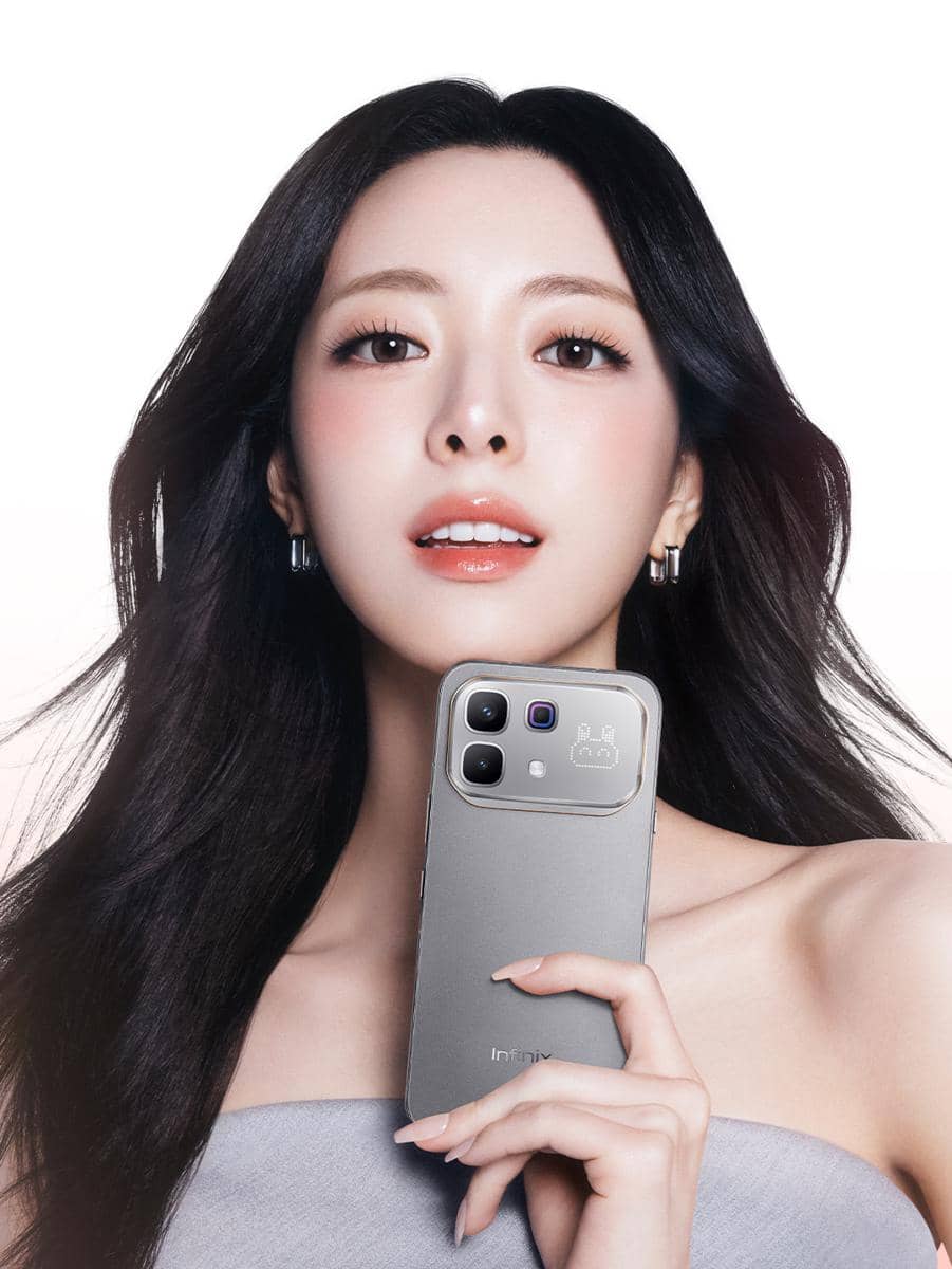 potret YUNA memegang Infinix Note 60 Pro