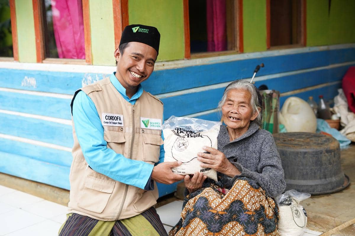 Zakat Fitrah Online atau Langsung, Mana yang Lebih Utama?