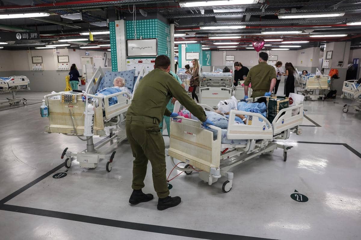 Iran Balas Serangan, Luncurkan Rudal ke Israel