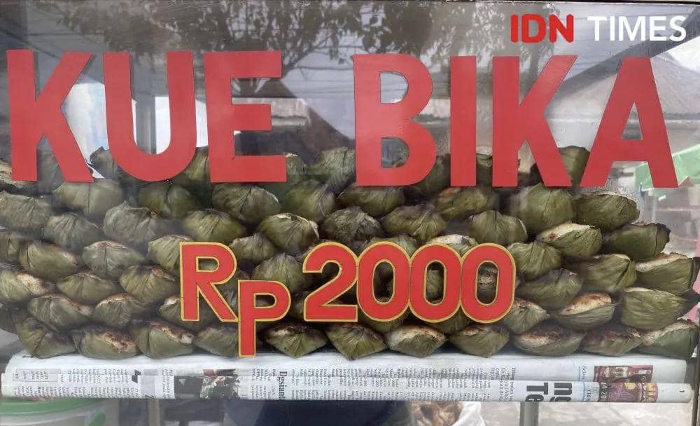 Kudapan kue tradisional asal Minang, kue bika bakar di Medan (IDN Times/Indah Permata Sari)