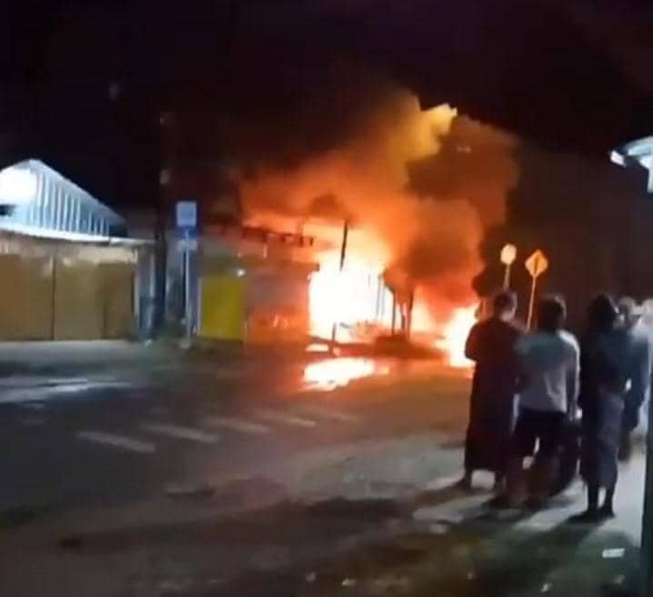 Rumah Pembacok Patrol Sahur Gresik  di Lamongan Dibakar Massa