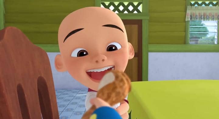 Ipin hampir melahap ayam goreng saat puasa. 