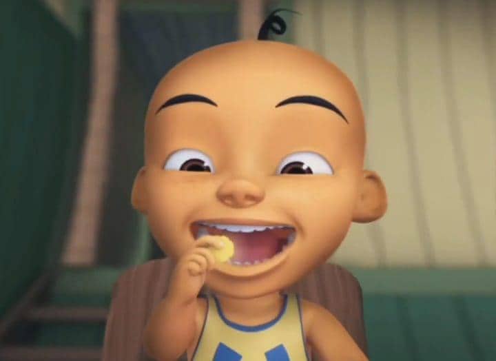 Upin hampir melahap kue kering saat puasa.